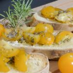 Bruschetta con pomodorini gialli