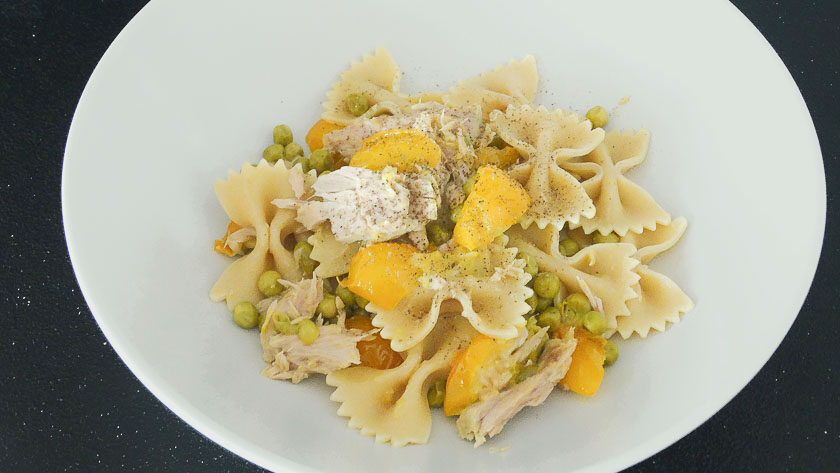 pasta integrale con tonno e pomodori gialli
