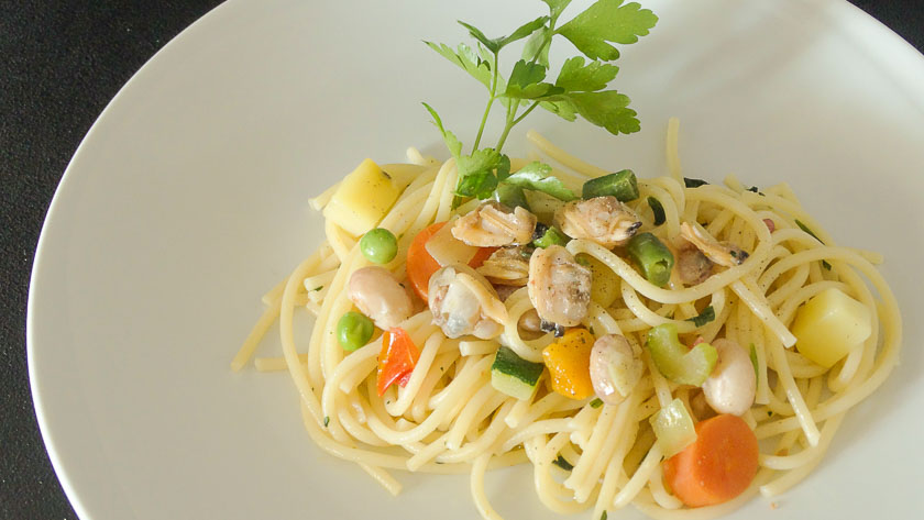 spaghetti alle vongole per 4 persone con verdure del minestrone