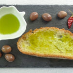 proprietà e benefici dell'olio d'oliva | il suo uso in tavola e nella cosmesi