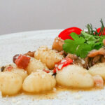 gnocchi alla boscaiola con funghi e speck
