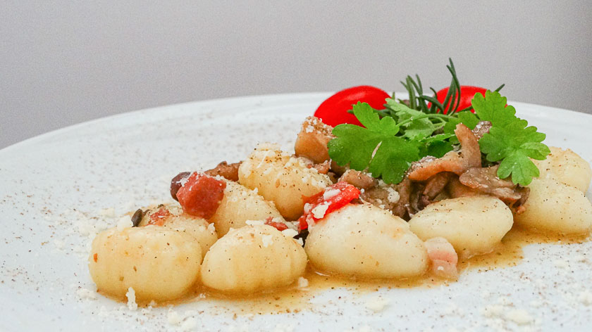 gnocchi alla boscaiola con funghi e speck