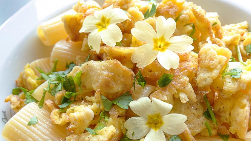 rigatoni con le primule fiori