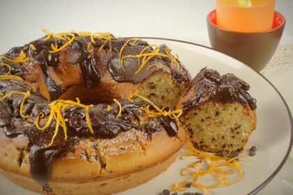 Ciambellone soffice all'arancia e cioccolato