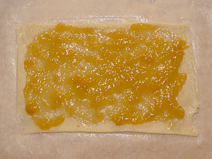 stendere la marmellata