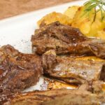 agnello alle spezie con pepe rosa