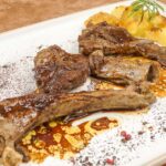 agnello alle spezie con pepe rosa