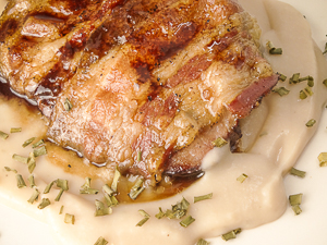 maialino nero casertano con vino e salsa di fagioli