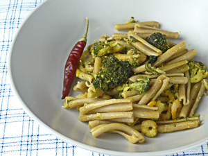 pennette con broccoli e gamberi