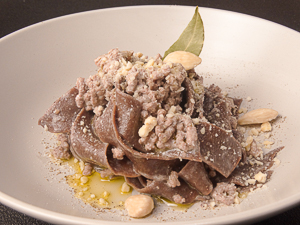 ragù di taurasi con pappardelle al cacao