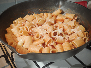 saltare la pasta in padella