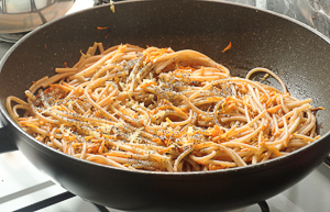 amalgamare nella saltapasta