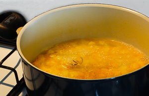 cottura patate con la curcuma e brodo