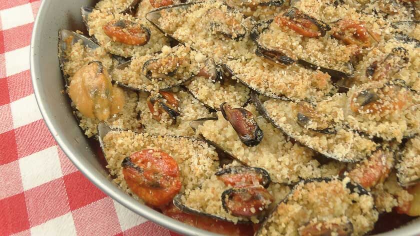 Cozze con patate e cous cous al forno