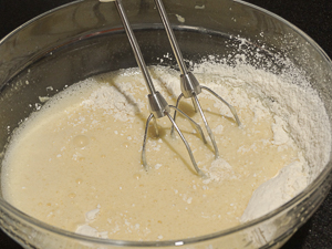 farina e uova per la torta