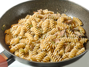 fusilloni con tonno in padella