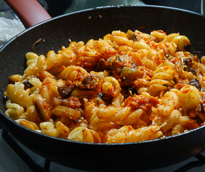 pasta saltata con melanzane