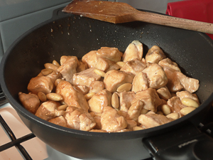 pollo a cubetti in padella