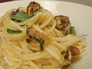 spaghetti zucchine con provolone