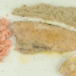 filetti di sgombro e salmone con crema di carciofi