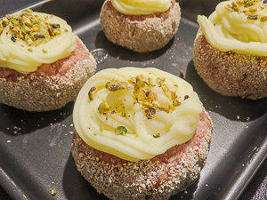 granella di pistacchio sulla carne