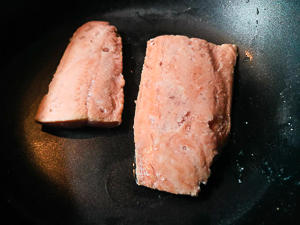 tranci di salmone in padella