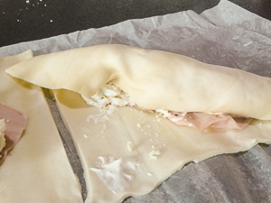 arrotolare pasta sfoglia a cornetto