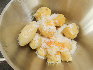 impasto patate con uovo