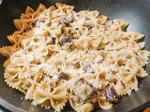 pasta con melanzane e grana