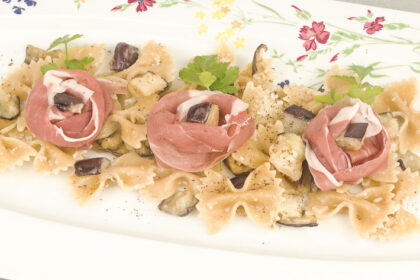 Pasta melanzane e prosciutto crudo San Daniele