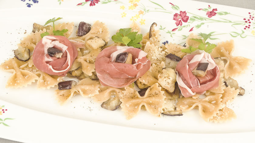 Pasta melanzane e prosciutto crudo San Daniele