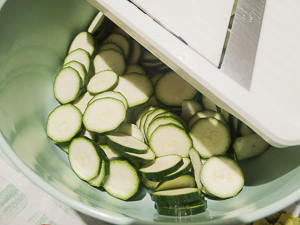 tagliare le zucchine a rondelle