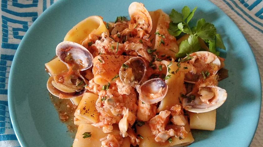 Calamarata con ragù di gallinella e lupini