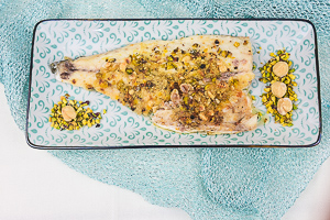 orata al forno con pistacchi e nocciole