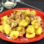 Gnocchi di patate con salmone e alghe