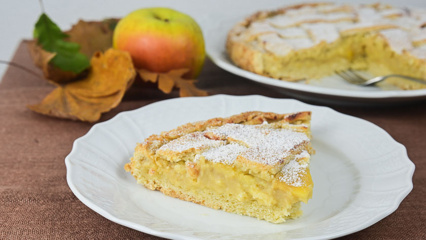 , crostata con crema pasticcera e mele