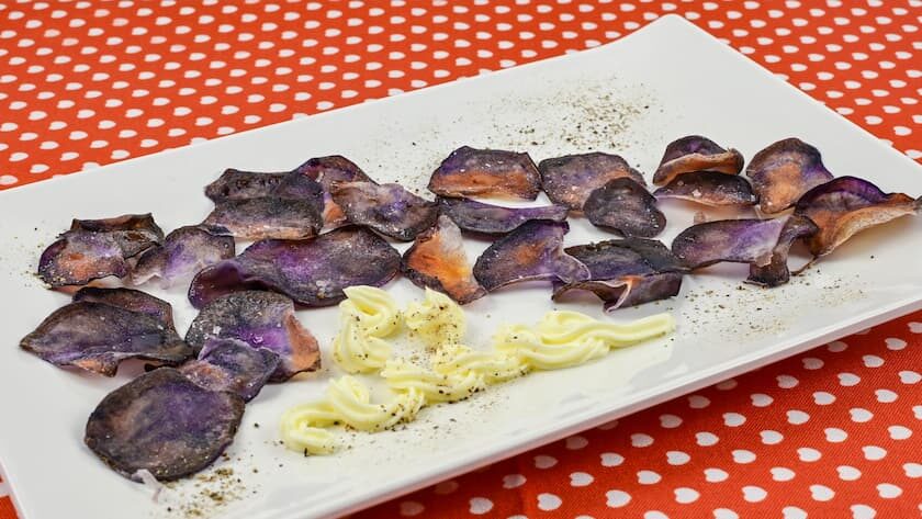 chips di patate viola al forno croccanti