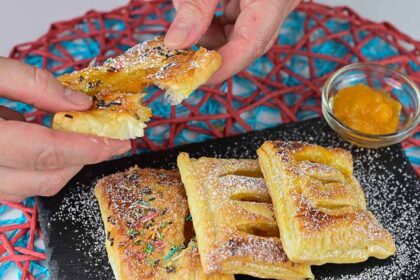 Fagottini di pasta sfoglia ripieni di marmellata