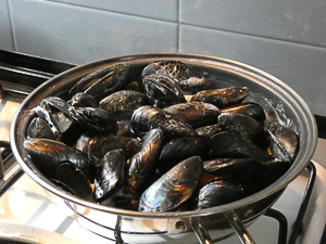 far aprire le cozze in padella