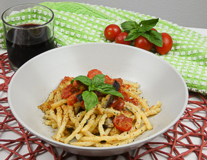 fusilli al ferretto con melanzane e pomodorini