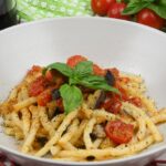 Fusilli avellinesi al ferretto con melanzane e pomodorini