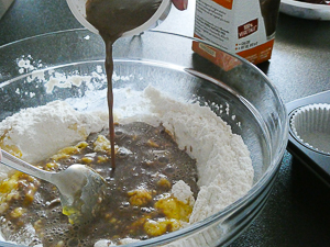 aggiungere latte di soia al cacao per i muffins