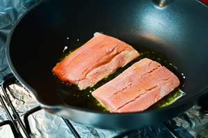 tranci di salmone in padella