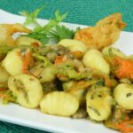 Gnocchi ai fiori di zucca con vongole veraci