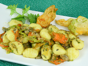 gnocchi con fiori di zucca e vongole