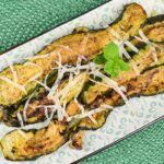 Insalata di zucchine grigliate con scaglie di formaggio di capra