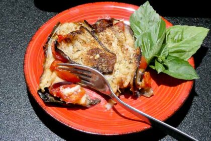 Parmigiana estiva di melanzane con pomodorini a crudo