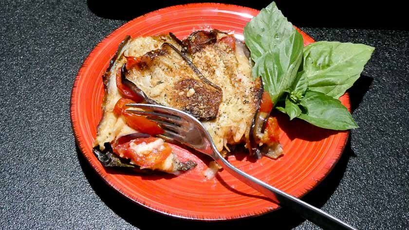 Parmigiana estiva di melanzane con pomodorini a crudo