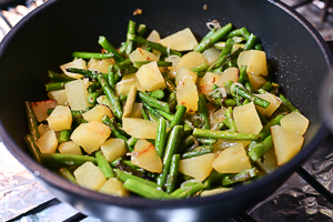 patate e asparagi in padella