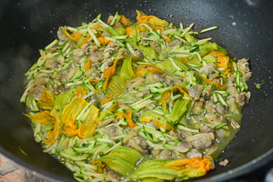 vongole, zucchine e fiori di zucca